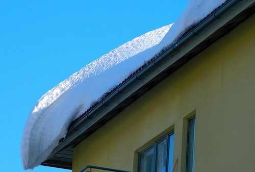 usuwanie_sniegu_z_dachu.jpg